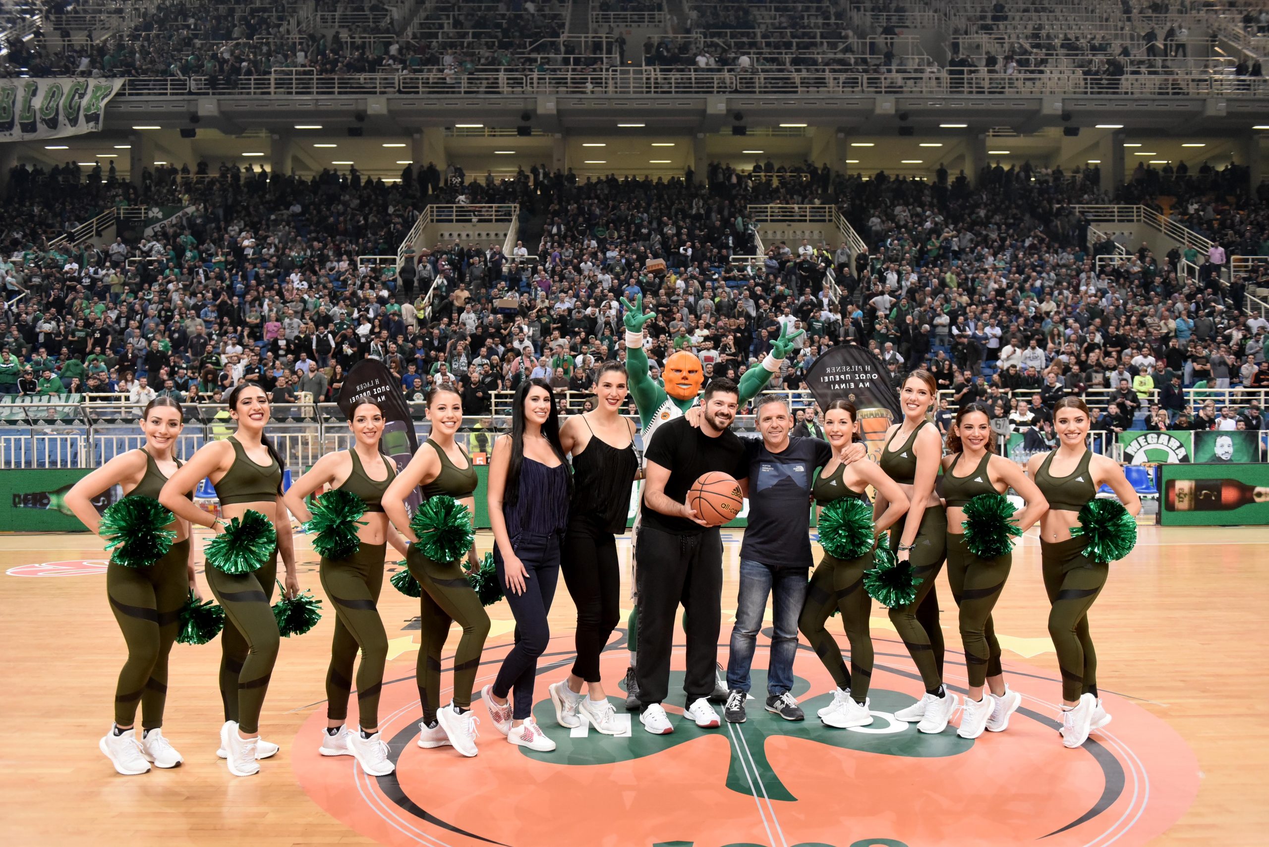 231118_EzaOnCourt-3-scaled