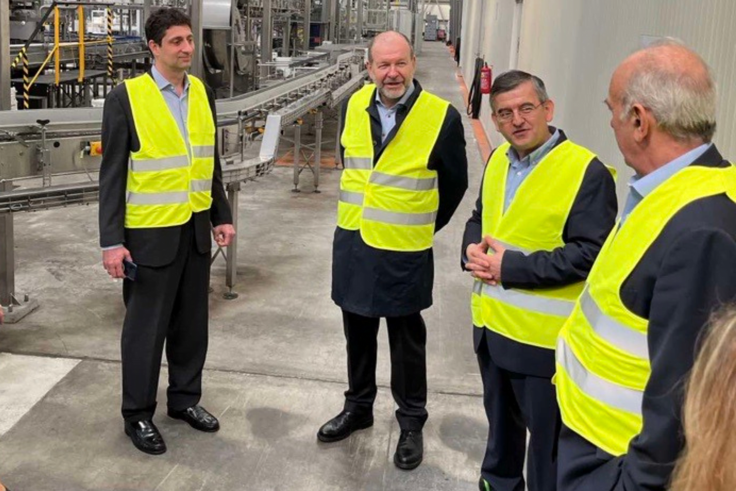 Untitled design (64) Επίσκεψη της ηγεσίας του Συνδέσμου Επιχειρήσεων και Βιομηχανιών στην Ελληνική Ζυθοποιία Αταλάντης